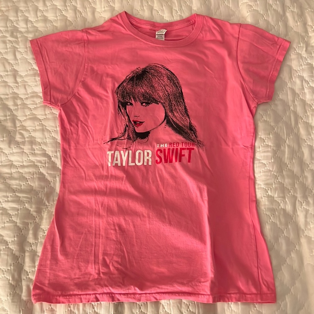 Taylor Swift “The Red Tour” pink tee